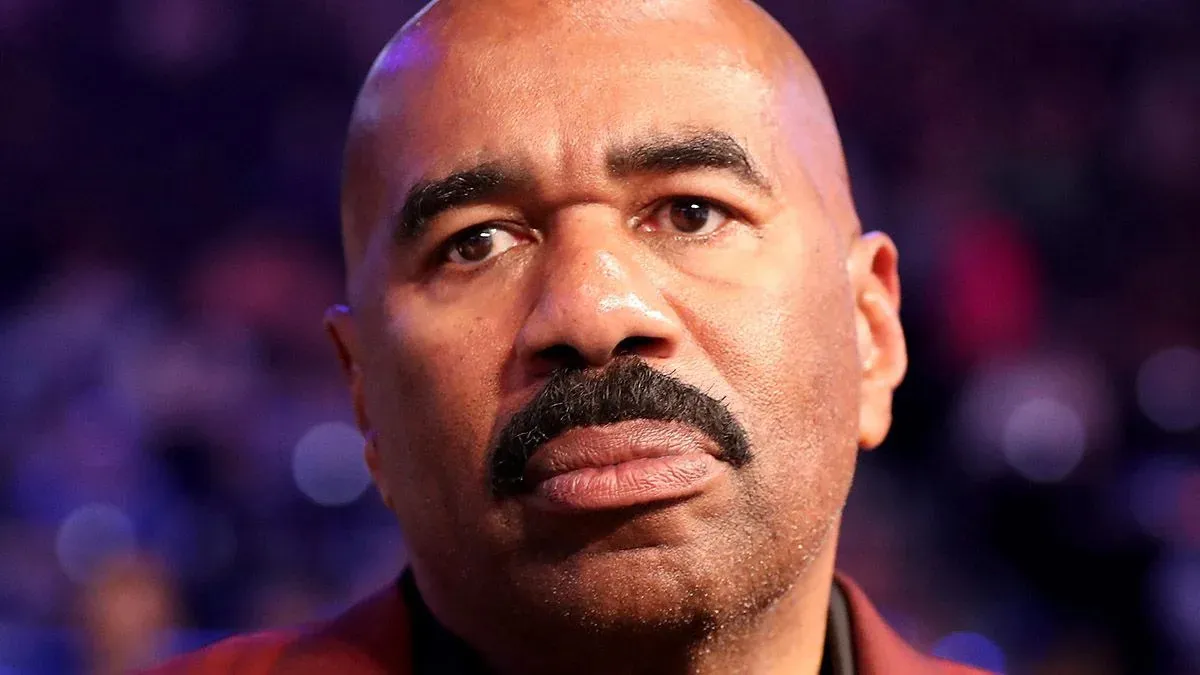 Anúncio falso no Facebook levando a fraude alegou que Steve Harvey foi abruptamente expulso do Family Feud e demitido por fazer comentários no ar durante uma entrevista com Oprah Winfrey sobre um produto supostamente projetado para tratar a disfunção erétil chamado Canna Labs CBD Gummies.